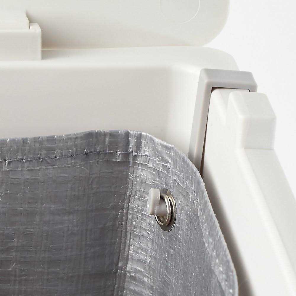 Flip Litter Box with Scoop and Reusable Liner Y40661