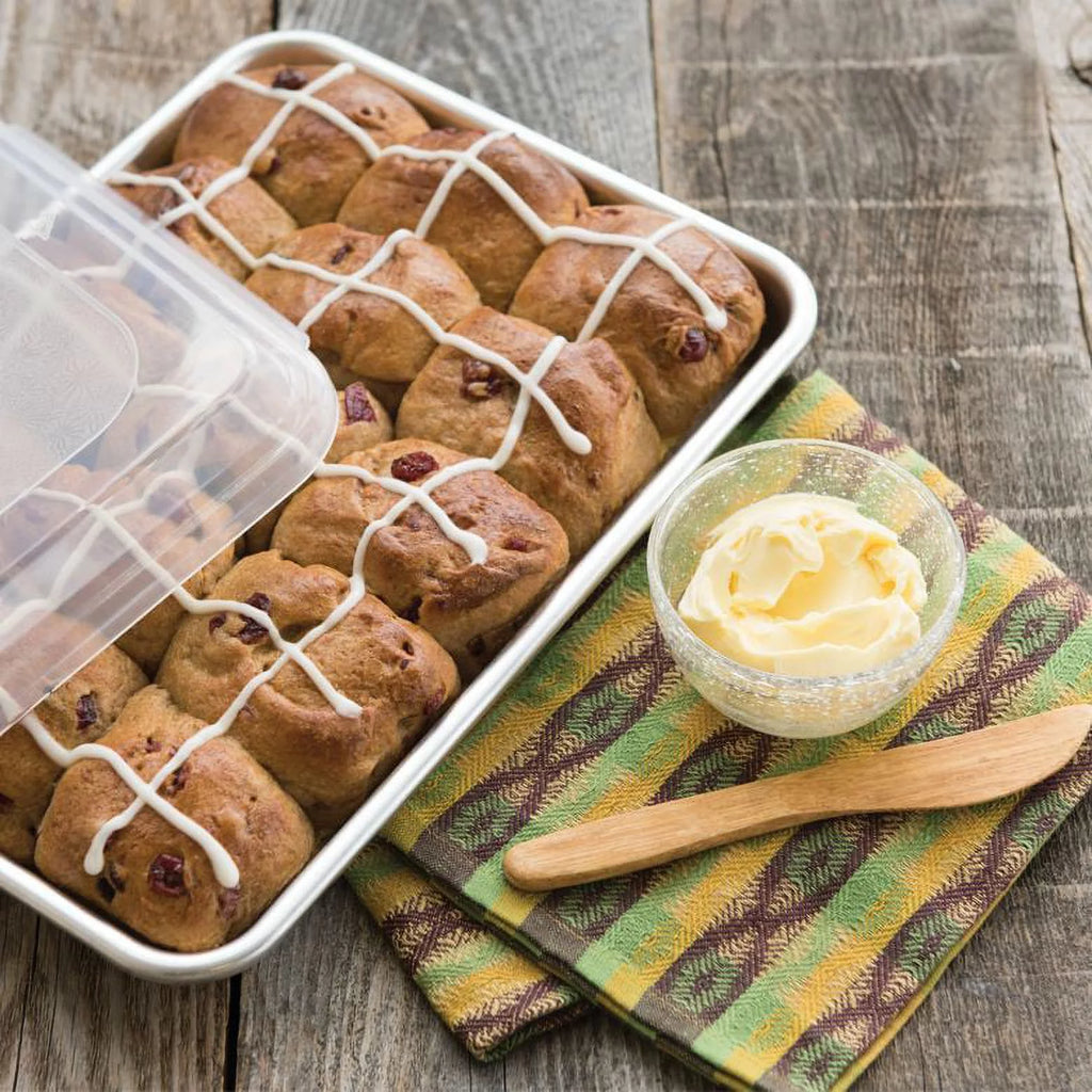 Aluminum Baker's Quarter Sheet with Lid, 11.4" x 8" x 1" M605048