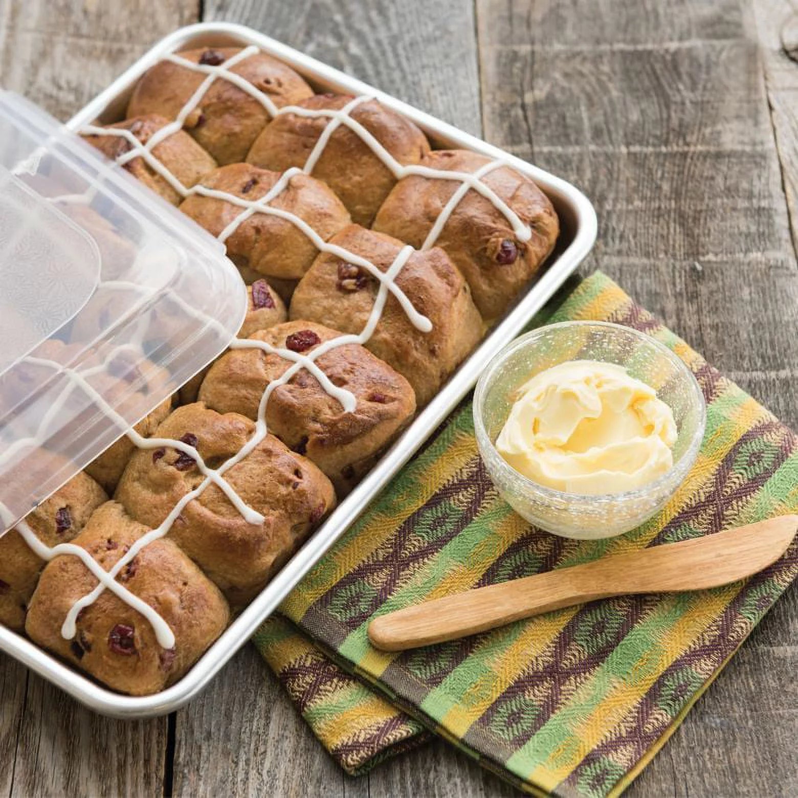 Aluminum Baker's Quarter Sheet with Lid, 11.4" x 8" x 1" M605048