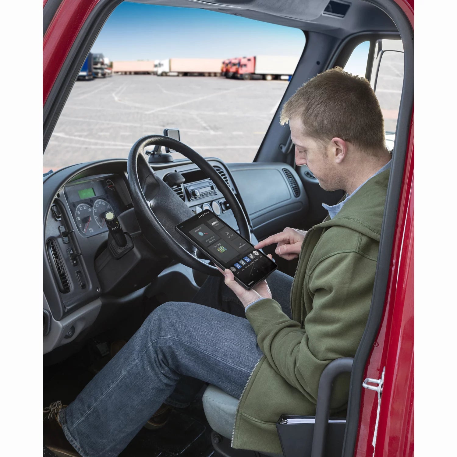 7" GPS Truck Navigator with Accessory Bundle Z836331