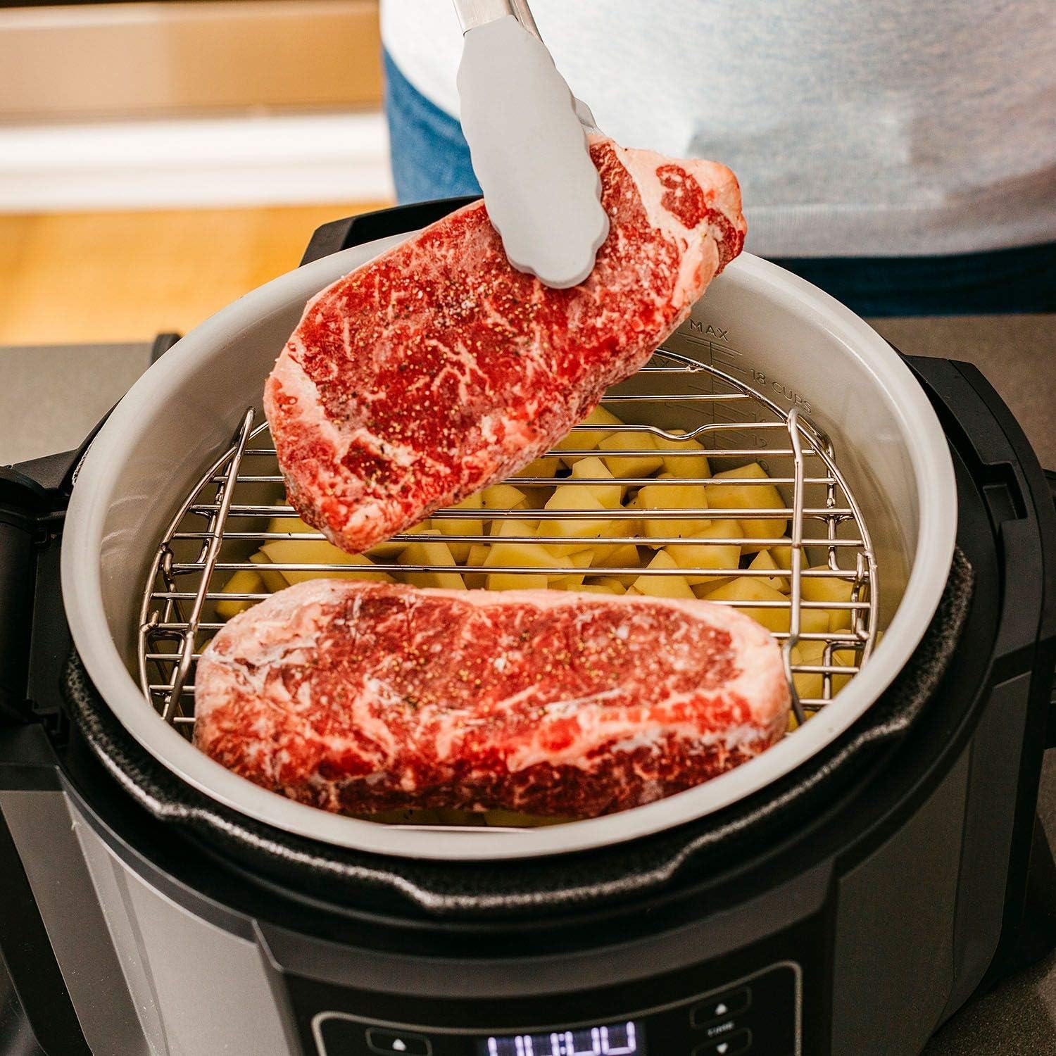 6.5 Quart Pressure Cooker Air Fryer P396429