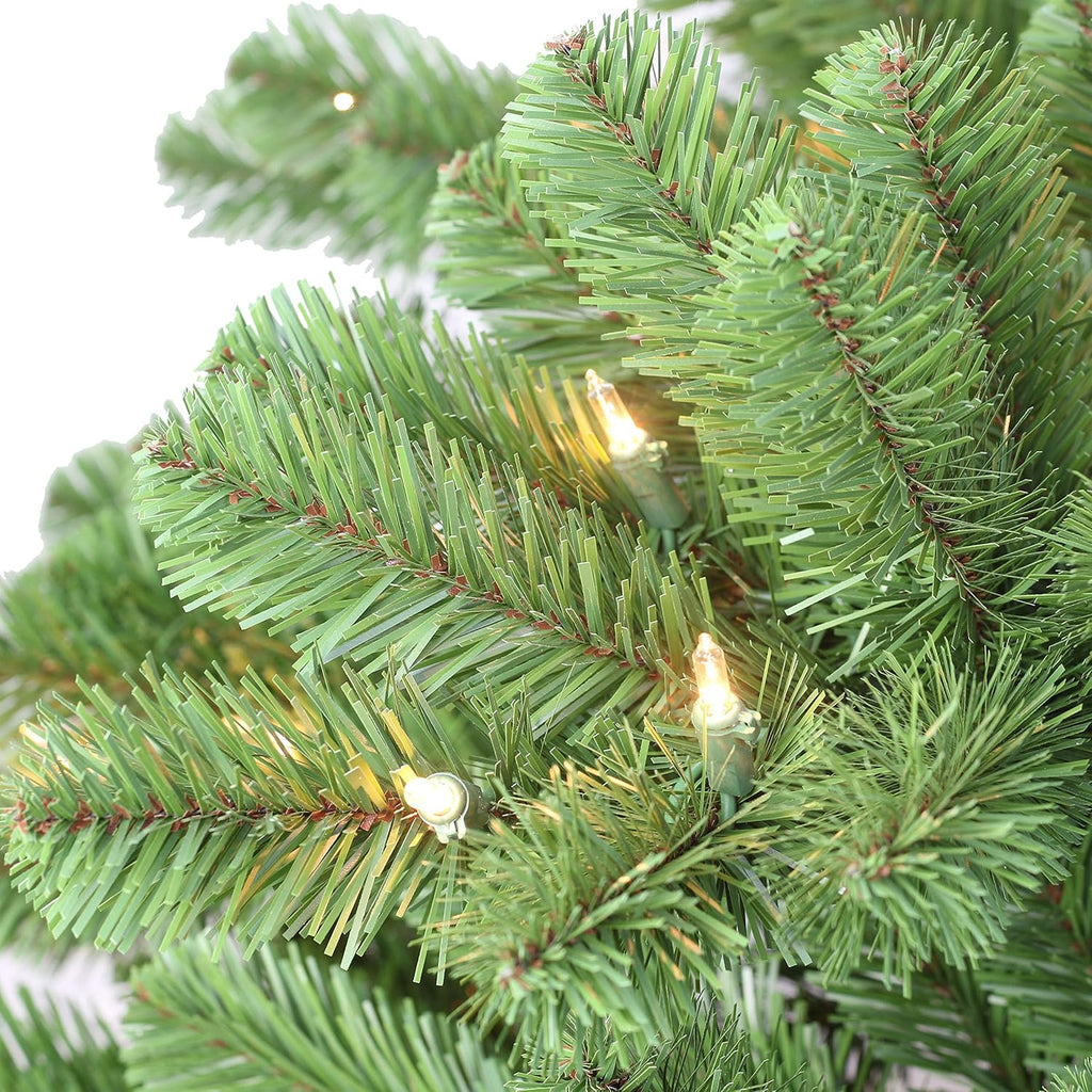 7.5' Pre Lit Artificial Christmas Tree with Clear Incandescent Lights I96381