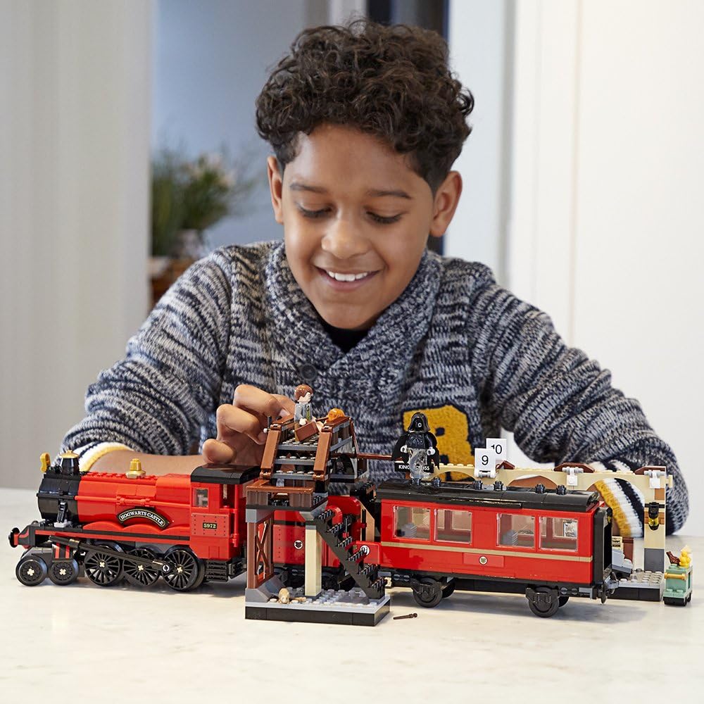LEGO Harry Potter Hogwarts Express Toy Train Building Set includes Model Train and Minifigures (801 Pieces) Y1035